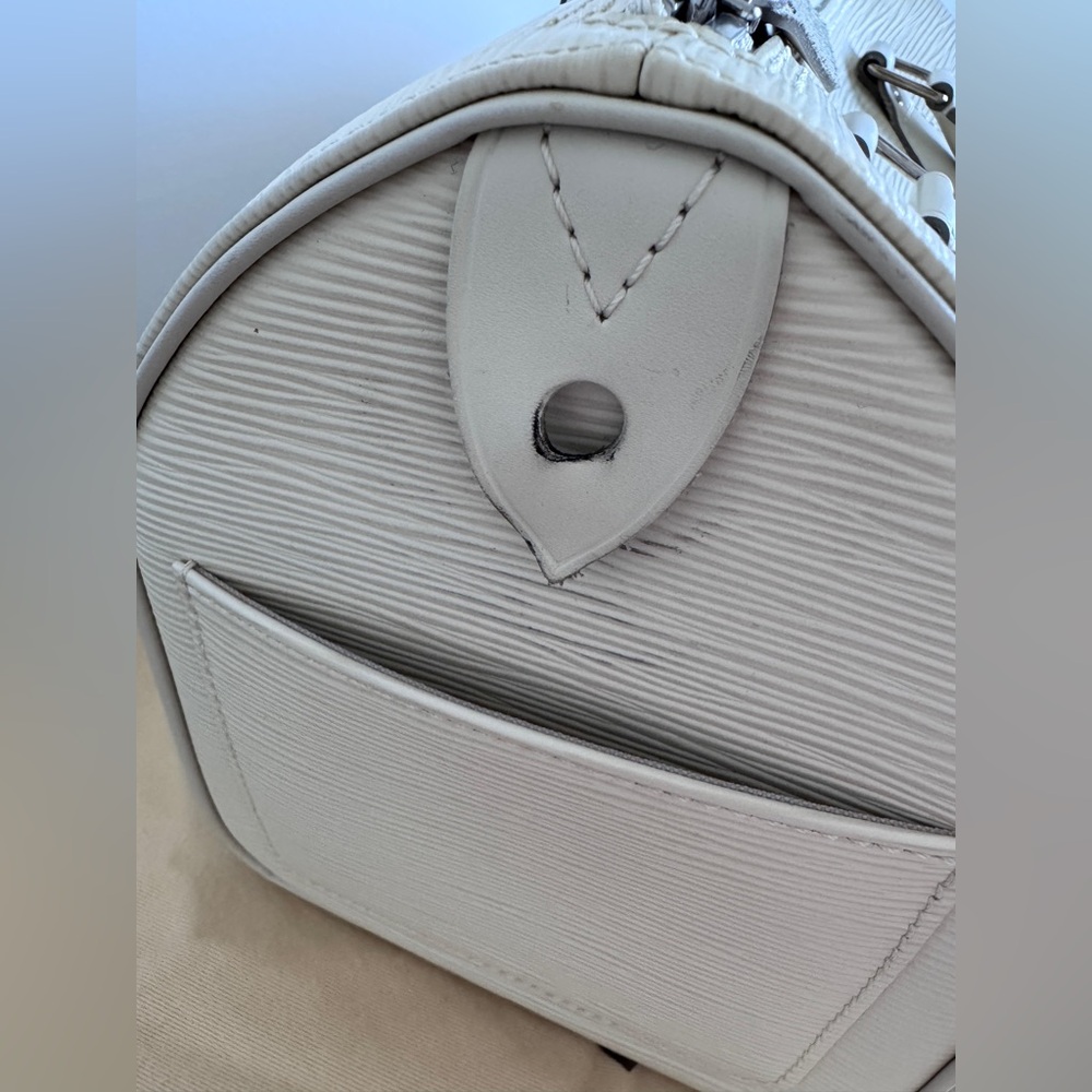 Authentic Louis Vuitton Speedy 25 White Epi Leather - Picture 8 of 16